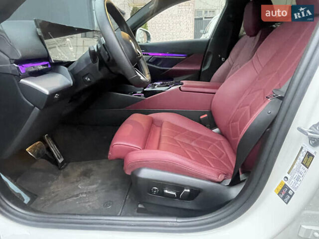 Белый БМВ i5, объемом двигателя 0 л и пробегом 20 тыс. км за 59000 $, фото 9 на Automoto.ua