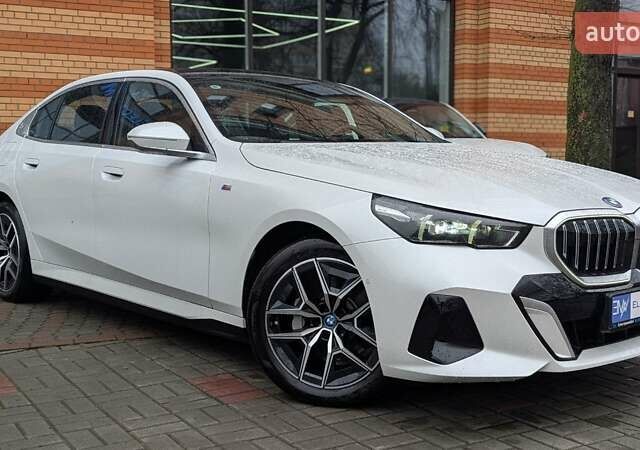 Белый БМВ i5, объемом двигателя 0 л и пробегом 11 тыс. км за 43999 $, фото 10 на Automoto.ua