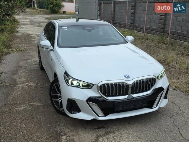 Белый БМВ i5, объемом двигателя 0 л и пробегом 3 тыс. км за 49999 $, фото 18 на Automoto.ua