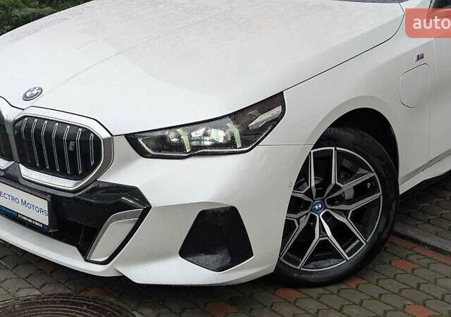 Белый БМВ i5, объемом двигателя 0 л и пробегом 11 тыс. км за 43999 $, фото 3 на Automoto.ua