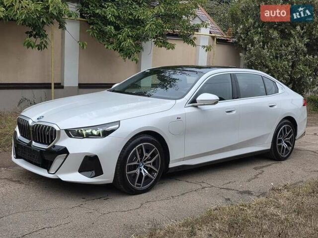 Белый БМВ i5, объемом двигателя 0 л и пробегом 3 тыс. км за 49999 $, фото 9 на Automoto.ua