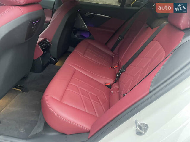 Белый БМВ i5, объемом двигателя 0 л и пробегом 20 тыс. км за 59000 $, фото 11 на Automoto.ua
