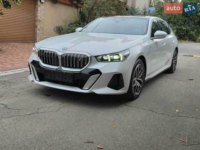 Белый БМВ i5, объемом двигателя 0 л и пробегом 3 тыс. км за 49999 $, фото 24 на Automoto.ua