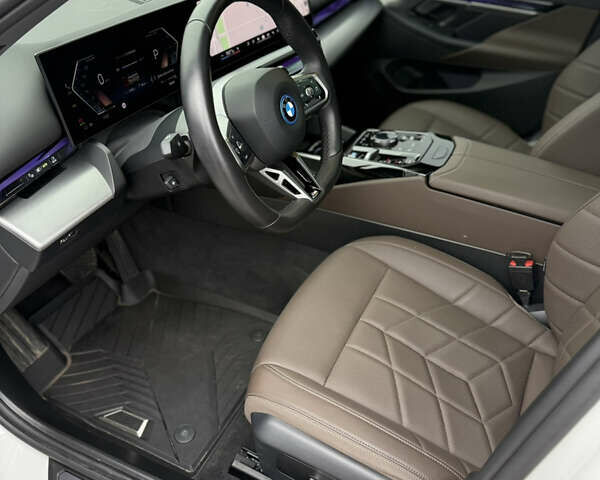 Белый БМВ i5, объемом двигателя 0 л и пробегом 12 тыс. км за 43999 $, фото 40 на Automoto.ua