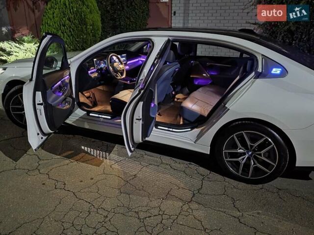 Белый БМВ i5, объемом двигателя 0 л и пробегом 3 тыс. км за 49999 $, фото 67 на Automoto.ua