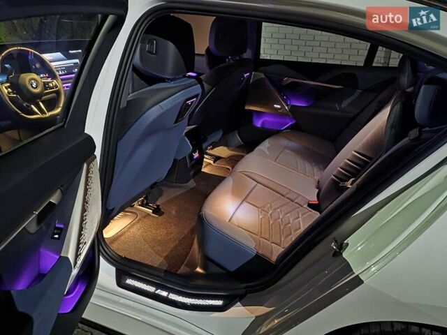 Белый БМВ i5, объемом двигателя 0 л и пробегом 3 тыс. км за 49999 $, фото 69 на Automoto.ua