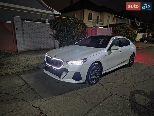 Белый БМВ i5, объемом двигателя 0 л и пробегом 3 тыс. км за 49999 $, фото 61 на Automoto.ua