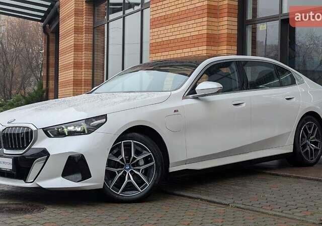 Белый БМВ i5, объемом двигателя 0 л и пробегом 11 тыс. км за 43999 $, фото 7 на Automoto.ua