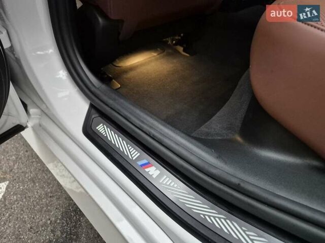 Белый БМВ i5, объемом двигателя 0 л и пробегом 18 тыс. км за 44950 $, фото 24 на Automoto.ua