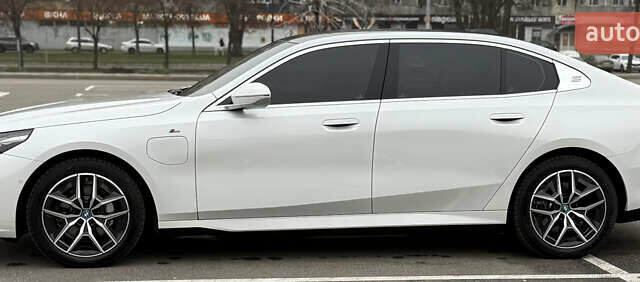 Белый БМВ i5, объемом двигателя 0 л и пробегом 12 тыс. км за 43999 $, фото 9 на Automoto.ua