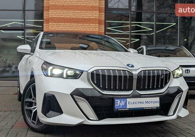 Белый БМВ i5, объемом двигателя 0 л и пробегом 11 тыс. км за 43999 $, фото 8 на Automoto.ua