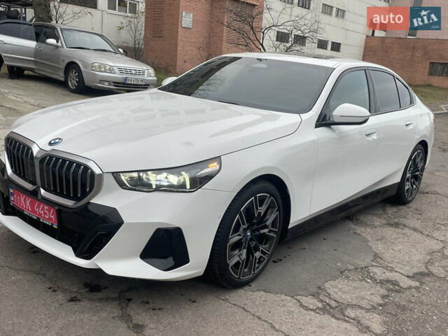Белый БМВ i5, объемом двигателя 0 л и пробегом 20 тыс. км за 59000 $, фото 2 на Automoto.ua