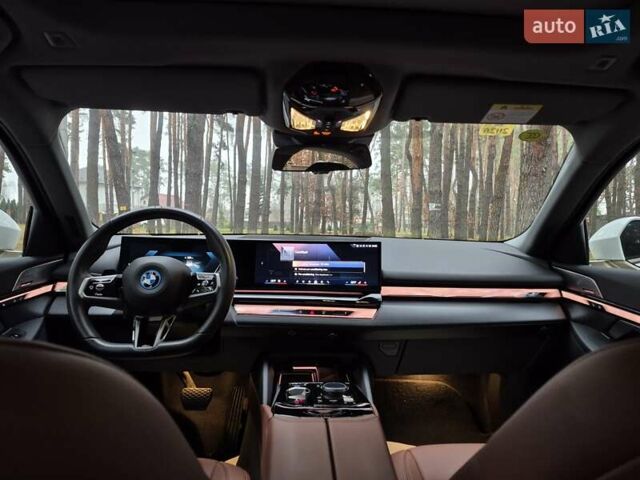 Белый БМВ i5, объемом двигателя 0 л и пробегом 18 тыс. км за 44950 $, фото 5 на Automoto.ua