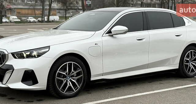 Белый БМВ i5, объемом двигателя 0 л и пробегом 12 тыс. км за 43999 $, фото 7 на Automoto.ua