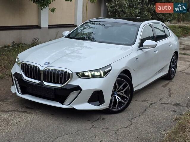 Белый БМВ i5, объемом двигателя 0 л и пробегом 3 тыс. км за 49999 $, фото 19 на Automoto.ua