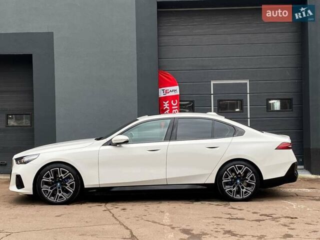 Білий БМВ i5, об'ємом двигуна 0 л та пробігом 20 тис. км за 55999 $, фото 5 на Automoto.ua
