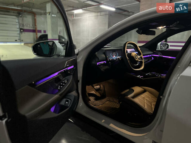 Белый БМВ i5, объемом двигателя 0 л и пробегом 7 тыс. км за 57000 $, фото 12 на Automoto.ua