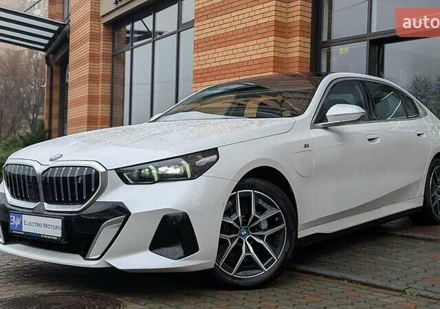 Белый БМВ i5, объемом двигателя 0 л и пробегом 11 тыс. км за 43999 $, фото 4 на Automoto.ua