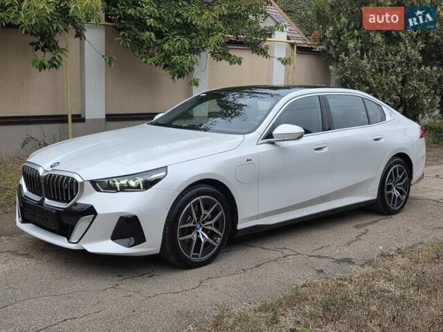 Белый БМВ i5, объемом двигателя 0 л и пробегом 3 тыс. км за 49999 $, фото 10 на Automoto.ua