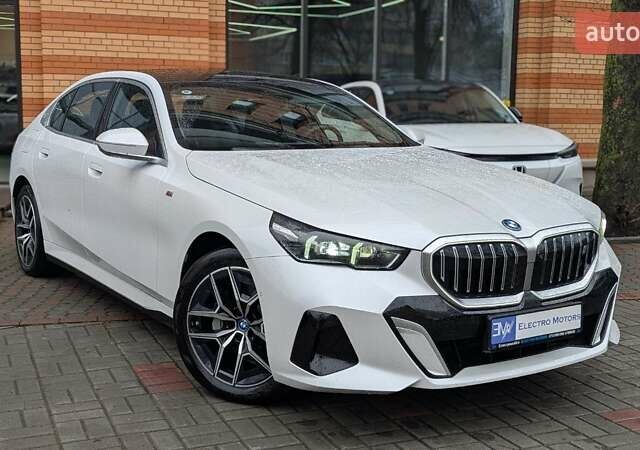 Белый БМВ i5, объемом двигателя 0 л и пробегом 11 тыс. км за 43999 $, фото 9 на Automoto.ua