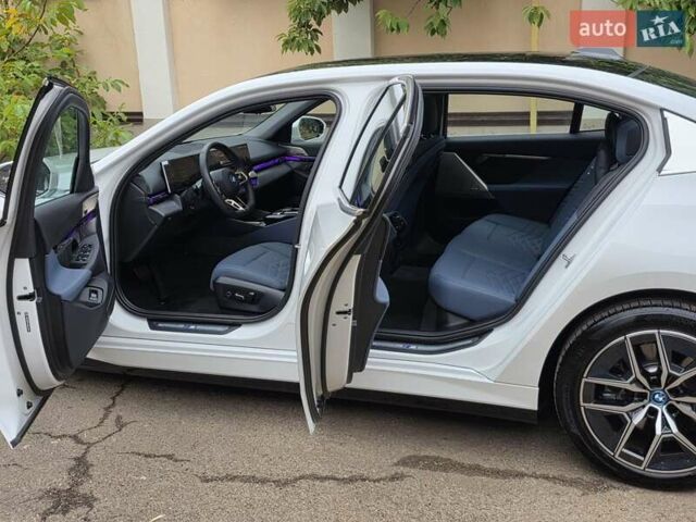 Белый БМВ i5, объемом двигателя 0 л и пробегом 3 тыс. км за 49999 $, фото 31 на Automoto.ua