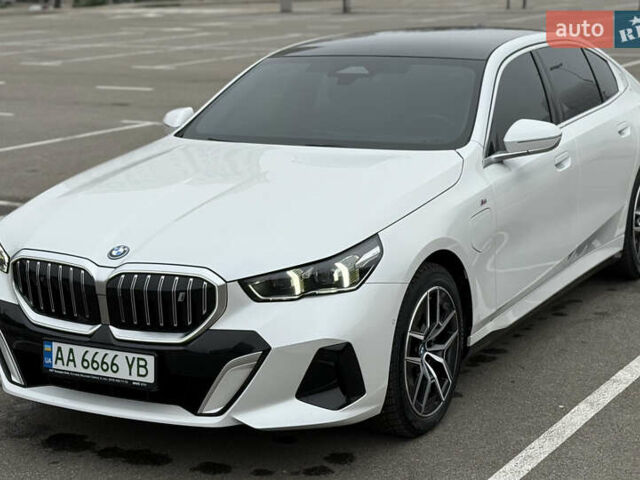 Белый БМВ i5, объемом двигателя 0 л и пробегом 12 тыс. км за 43999 $, фото 3 на Automoto.ua