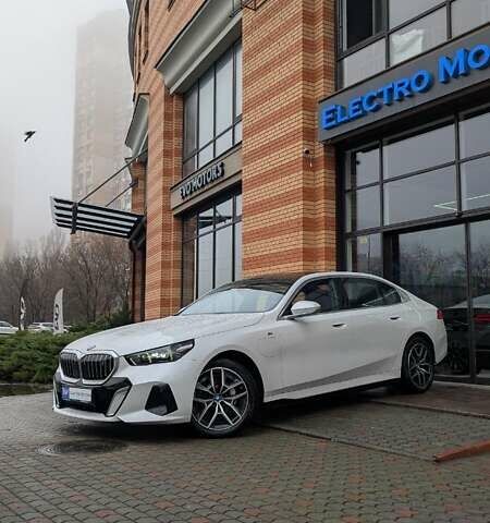 Белый БМВ i5, объемом двигателя 0 л и пробегом 11 тыс. км за 43999 $, фото 6 на Automoto.ua