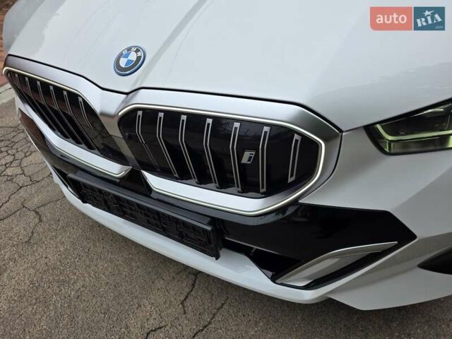 Белый БМВ i5, объемом двигателя 0 л и пробегом 3 тыс. км за 49999 $, фото 22 на Automoto.ua