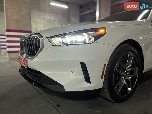 Белый БМВ i5, объемом двигателя 0 л и пробегом 7 тыс. км за 57000 $, фото 11 на Automoto.ua