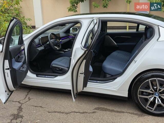 Белый БМВ i5, объемом двигателя 0 л и пробегом 3 тыс. км за 49999 $, фото 32 на Automoto.ua