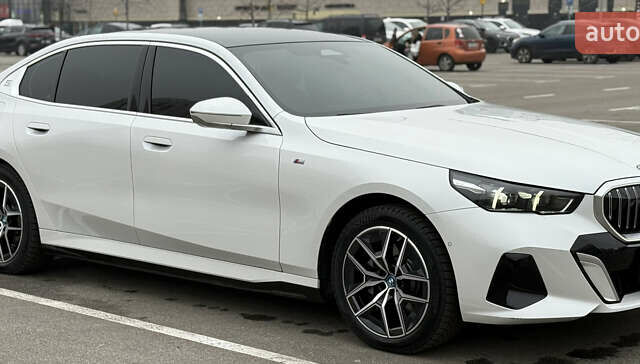 Белый БМВ i5, объемом двигателя 0 л и пробегом 12 тыс. км за 43999 $, фото 25 на Automoto.ua