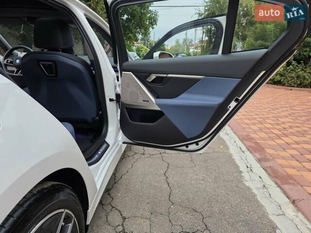 Белый БМВ i5, объемом двигателя 0 л и пробегом 3 тыс. км за 49999 $, фото 46 на Automoto.ua