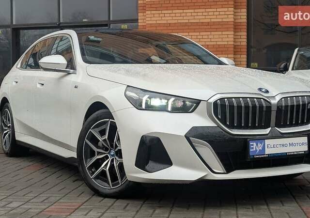 Белый БМВ i5, объемом двигателя 0 л и пробегом 11 тыс. км за 43999 $, фото 1 на Automoto.ua