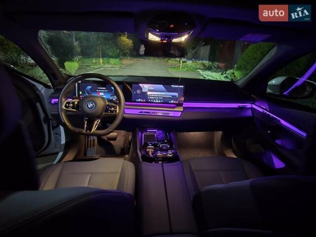 Белый БМВ i5, объемом двигателя 0 л и пробегом 3 тыс. км за 49999 $, фото 70 на Automoto.ua