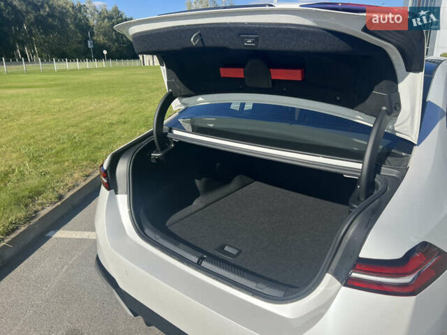 БМВ i5, объемом двигателя 0 л и пробегом 5 тыс. км за 61000 $, фото 11 на Automoto.ua