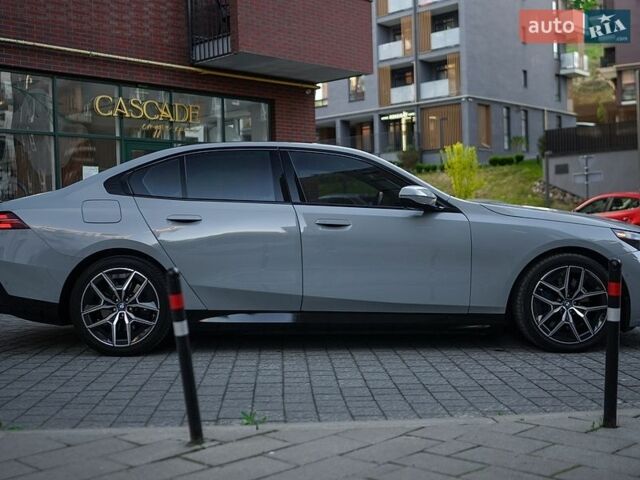 Серый БМВ i5, объемом двигателя 0 л и пробегом 38 тыс. км за 50900 $, фото 10 на Automoto.ua