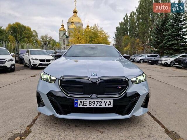 БМВ i5 2023 в Днепре (Днепропетровске) на Automoto.ua Серый БМВ i5, объемом двигателя 0 л и пробегом 9 тыс. км за 81900 $, фото 1 на Automoto.ua