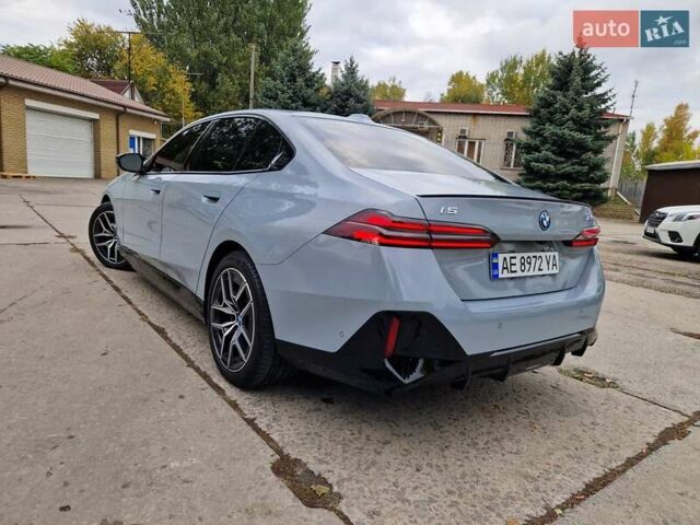 БМВ i5 2023 в Днепре (Днепропетровске) на Automoto.ua Серый БМВ i5, объемом двигателя 0 л и пробегом 9 тыс. км за 81900 $, фото 5 на Automoto.ua