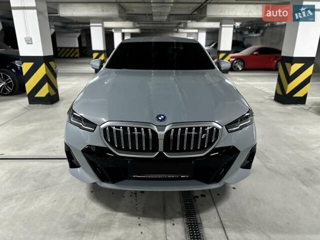 Серый БМВ i5, объемом двигателя 0 л и пробегом 13 тыс. км за 60000 $, фото 16 на Automoto.ua
