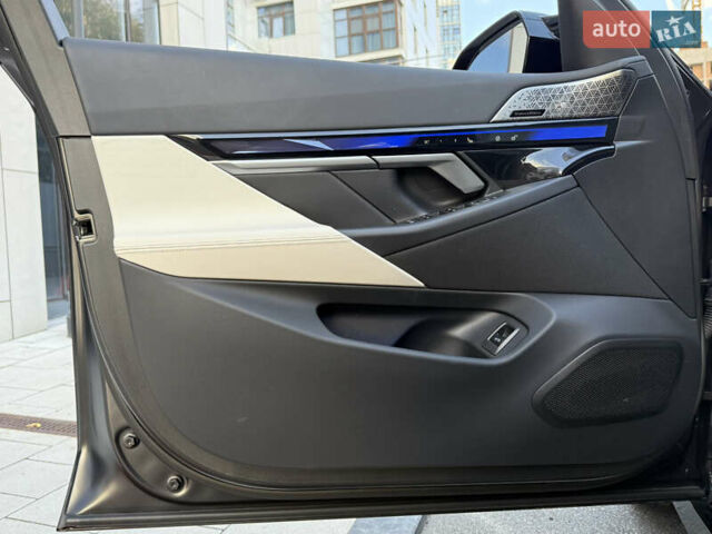 Серый БМВ i5, объемом двигателя 0 л и пробегом 29 тыс. км за 65000 $, фото 56 на Automoto.ua