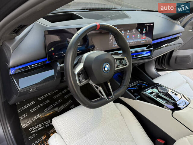 Серый БМВ i5, объемом двигателя 0 л и пробегом 29 тыс. км за 75000 $, фото 45 на Automoto.ua