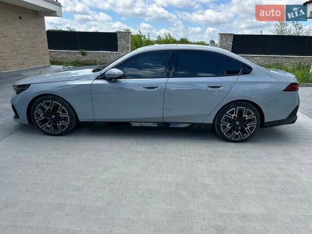 Серый БМВ i5, объемом двигателя 0 л и пробегом 8 тыс. км за 56900 $, фото 4 на Automoto.ua