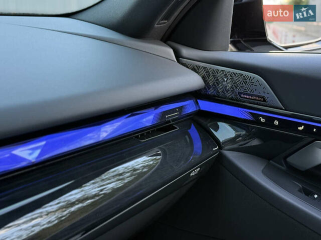 Серый БМВ i5, объемом двигателя 0 л и пробегом 29 тыс. км за 75000 $, фото 92 на Automoto.ua
