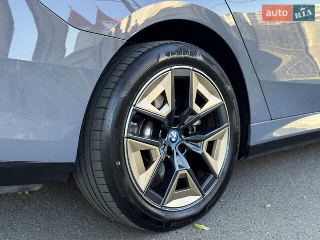 Серый БМВ i5, объемом двигателя 0 л и пробегом 15 тыс. км за 59500 $, фото 33 на Automoto.ua