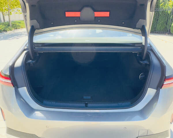 Серый БМВ i5, объемом двигателя 0 л и пробегом 5 тыс. км за 59000 $, фото 10 на Automoto.ua