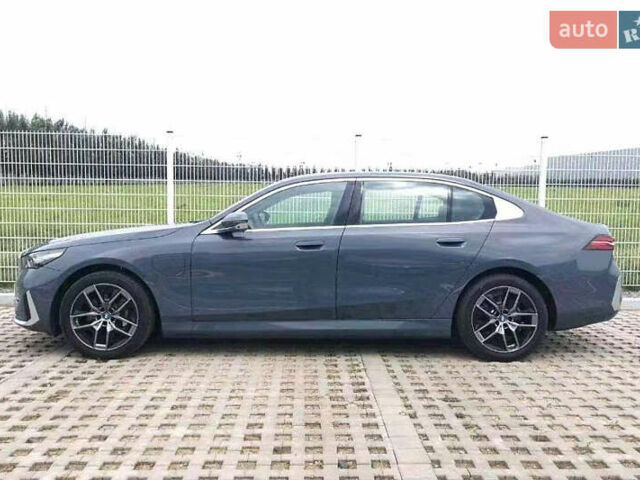 Серый БМВ i5, объемом двигателя 0 л и пробегом 13 тыс. км за 39900 $, фото 1 на Automoto.ua