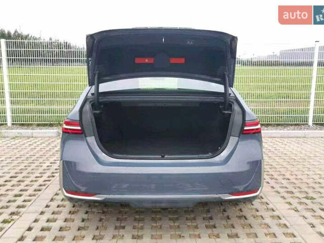 Серый БМВ i5, объемом двигателя 0 л и пробегом 13 тыс. км за 39900 $, фото 5 на Automoto.ua