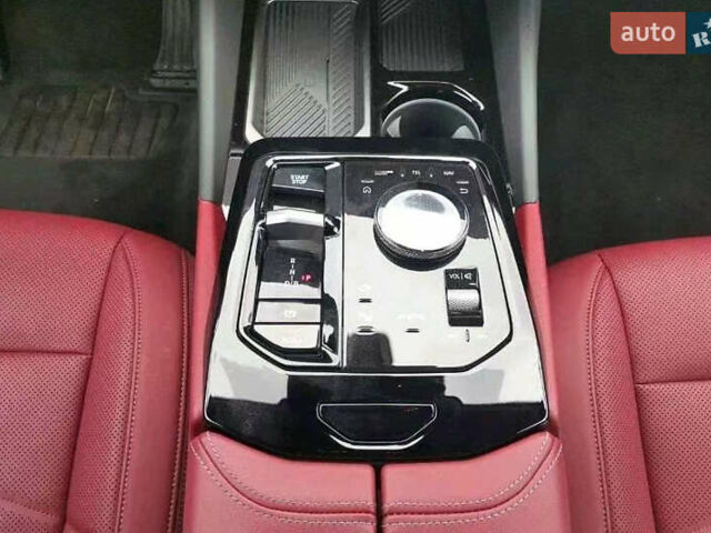 Серый БМВ i5, объемом двигателя 0 л и пробегом 13 тыс. км за 39900 $, фото 9 на Automoto.ua