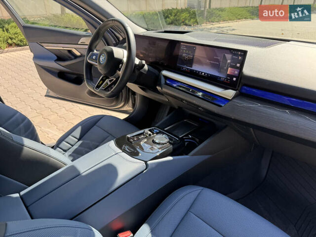 Серый БМВ i5, объемом двигателя 0 л и пробегом 5 тыс. км за 59000 $, фото 16 на Automoto.ua
