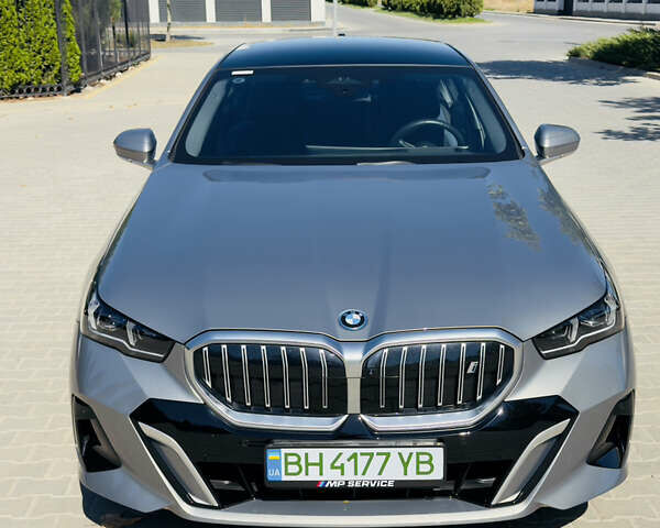 Серый БМВ i5, объемом двигателя 0 л и пробегом 5 тыс. км за 59000 $, фото 7 на Automoto.ua